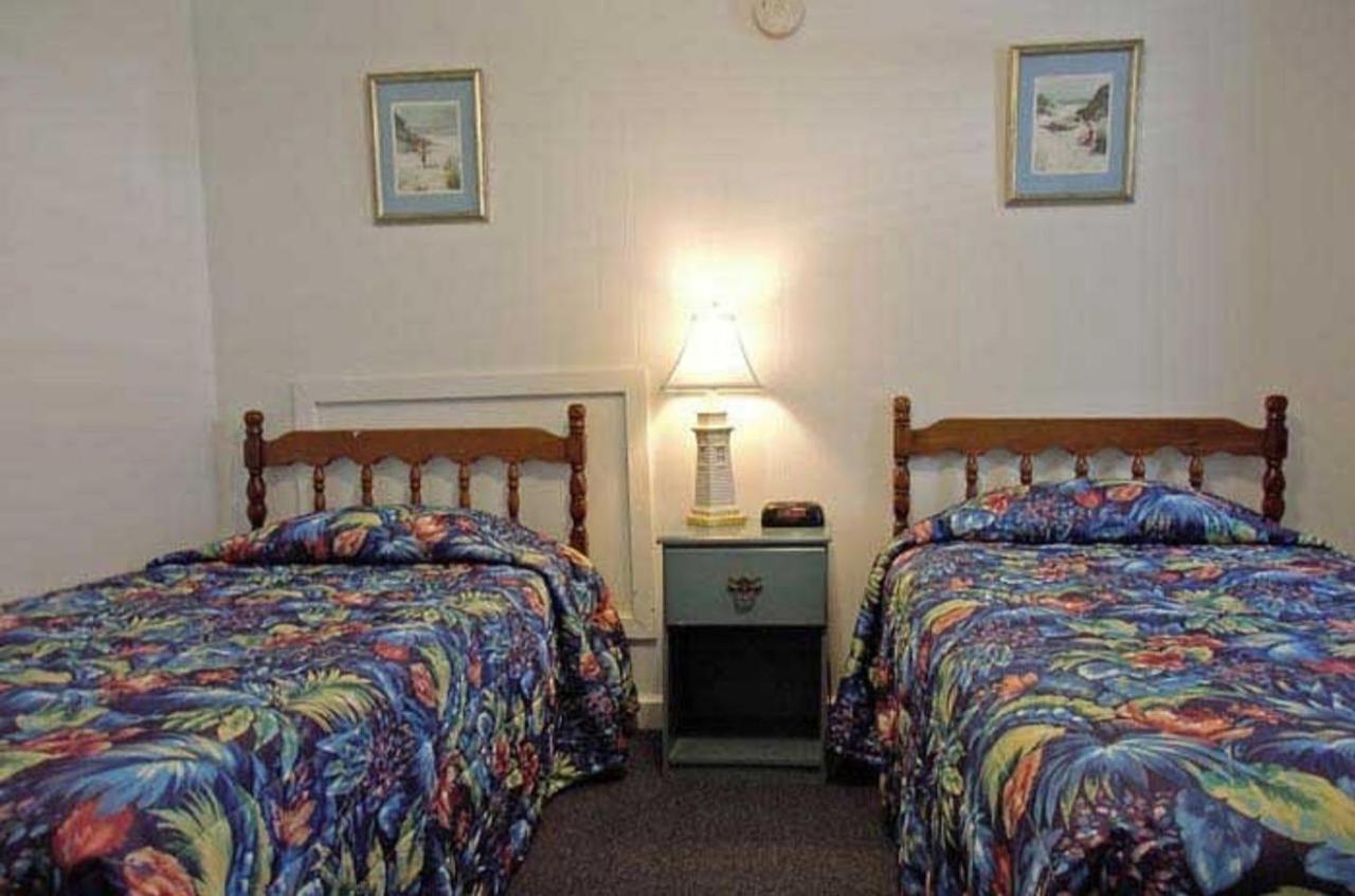 Carriage House Motel Cottages & Suites Уэллс Экстерьер фото