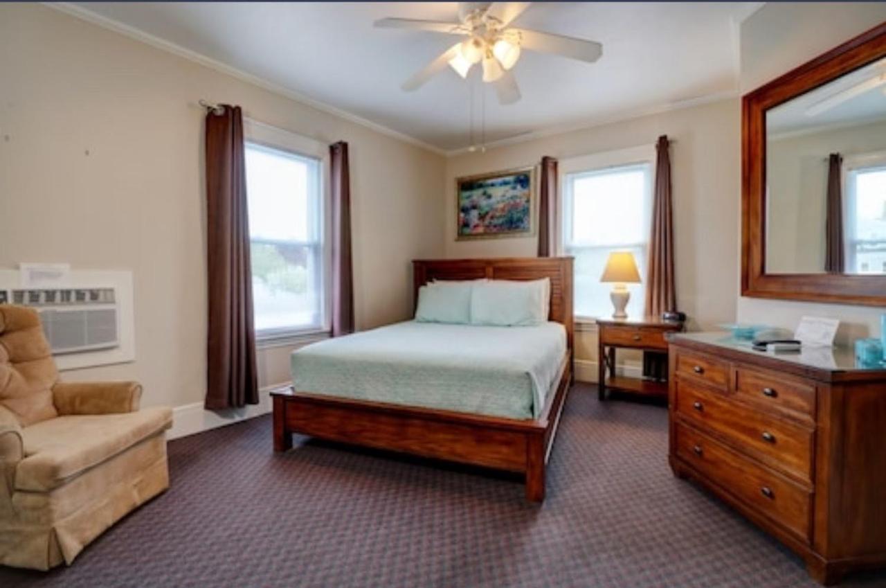 Carriage House Motel Cottages & Suites Уэллс Экстерьер фото