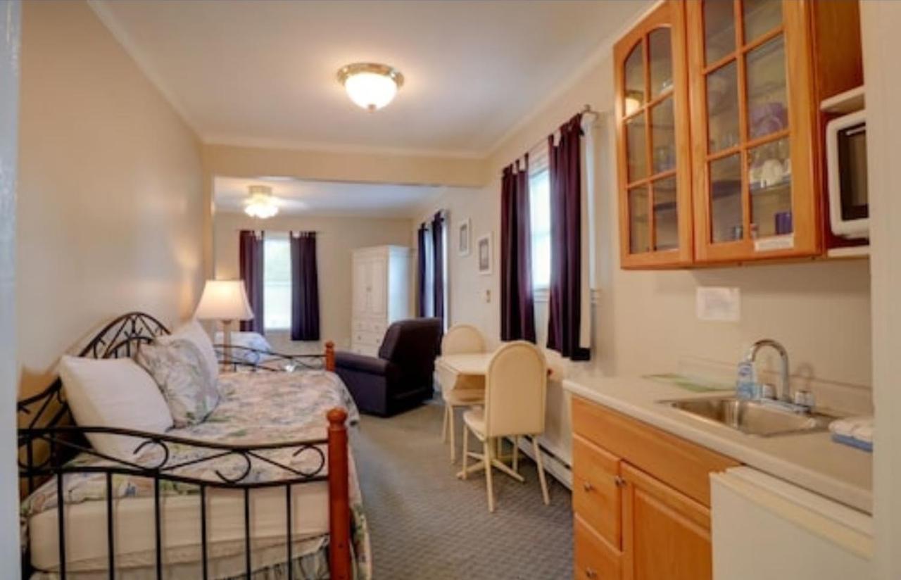 Carriage House Motel Cottages & Suites Уэллс Экстерьер фото