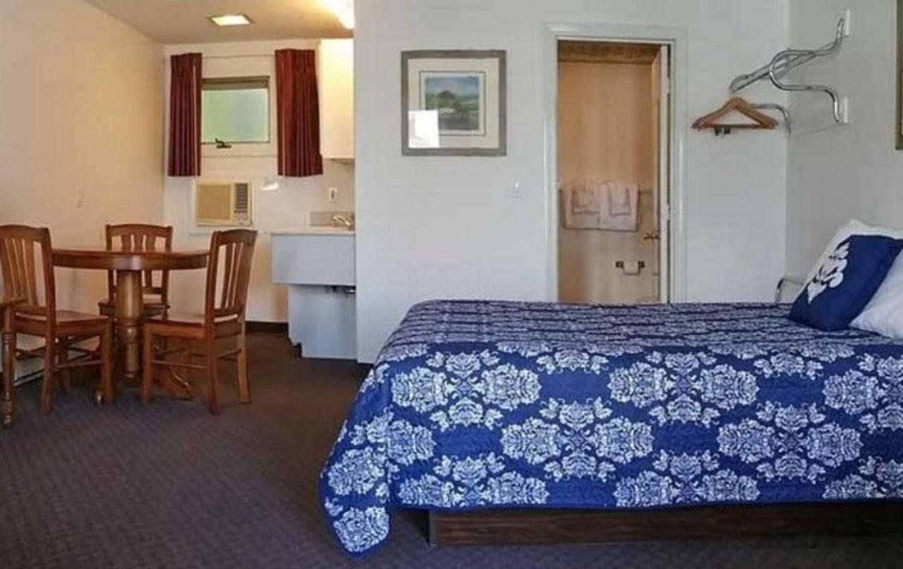 Carriage House Motel Cottages & Suites Уэллс Экстерьер фото