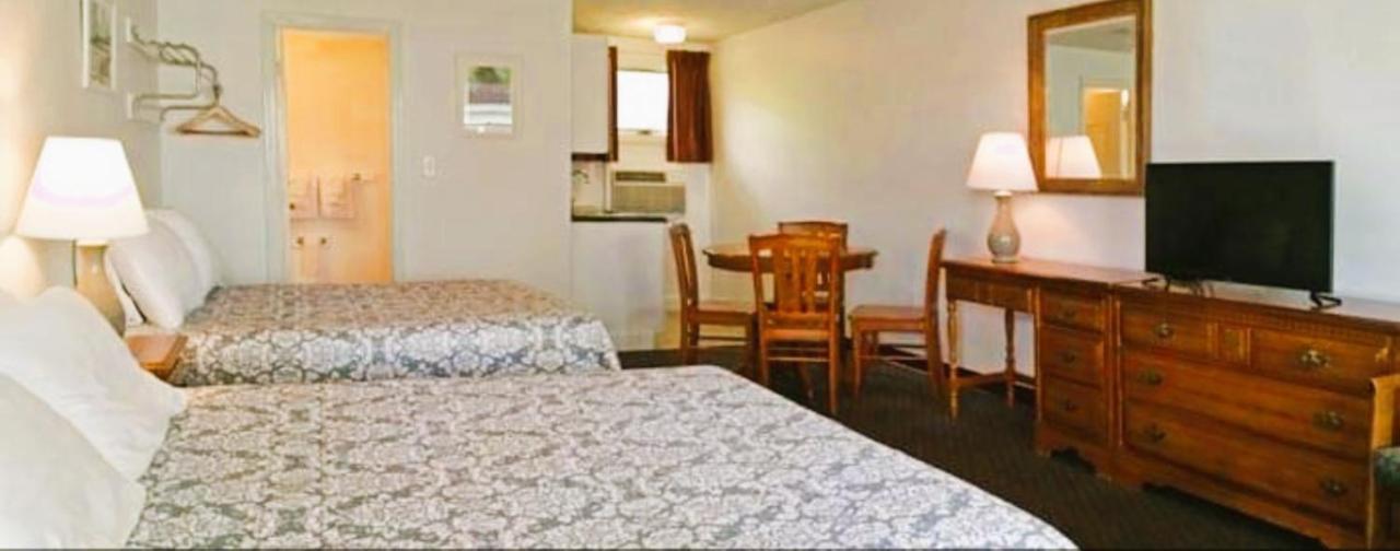 Carriage House Motel Cottages & Suites Уэллс Экстерьер фото